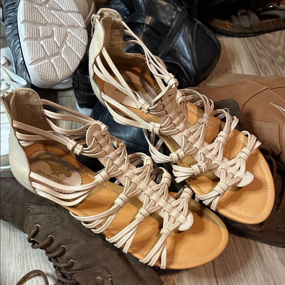 RocketDog Beige/Tan Strappy Gladiator Sandals for Women